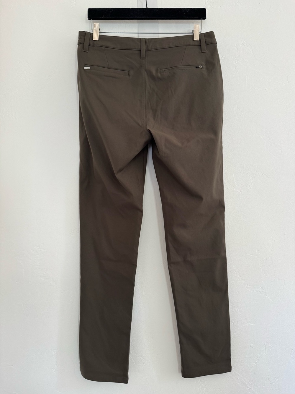 Vuori Meta Pant Athletic Slim Fit 32” Dark Oregano Green Stretch Performance - Picture 5 of 11
